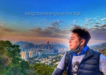 **70岁周润发爬山偶遇记：岁月留下的不仅是沧桑，更是坚持**